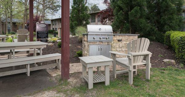 Outdoor barbecue area at Acclaim at Carriage Hill