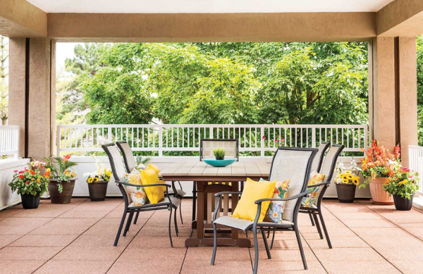 Outdoor dining on the Westerwood covered patio