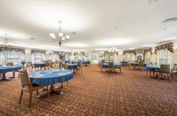 Community dining room in Briar Glen