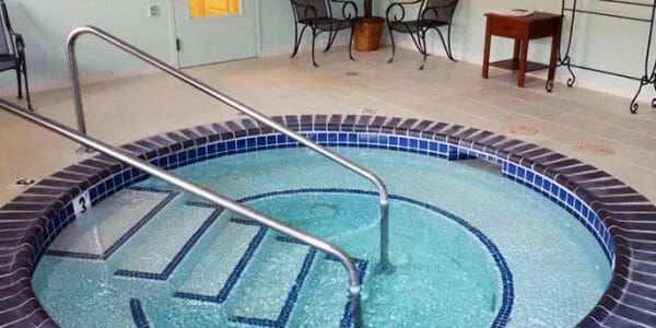 Round hot tub in the recreation area of Majestic Rim Retirement Living
