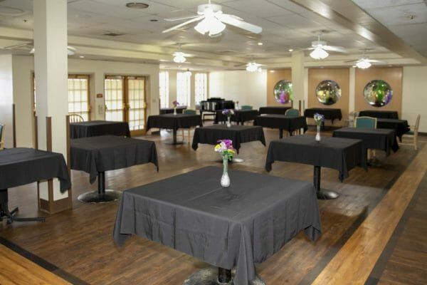 Shea Post Acute and Rehabilitation Center community dining room