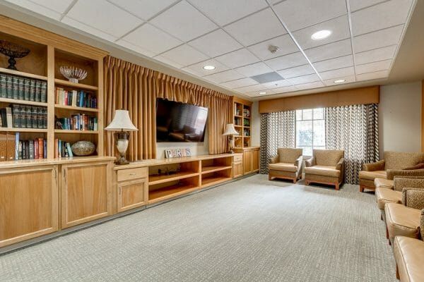 Hawthorn Court at Ahwatukee community living room