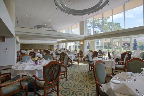Dining hall at Abbey Delray North