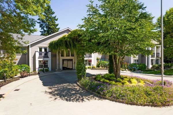 The circular driveway and front entrance to GenCare Lifestyle Federal Way