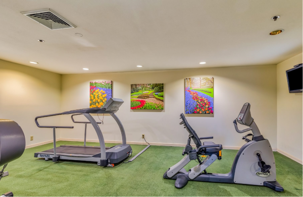 The exercise room at Harbour Village