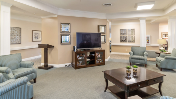 Living room and tv for residents of Morningside of Auburn
