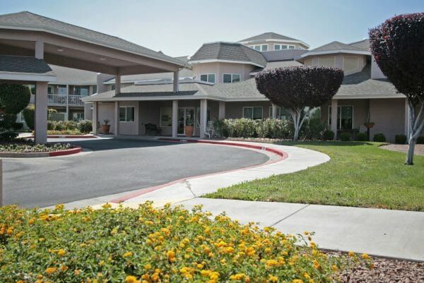 Solstice Senior Living at Rio Norte covered driveway and front entrance