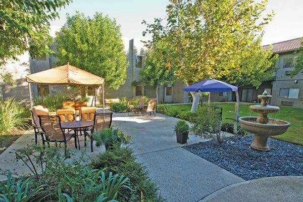 Outdoor Patio at Brookdale Chatsworth