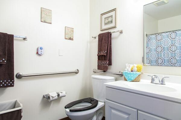 Charter Senior Living of Williamsburg residence bathroom
