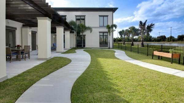 Arbor Terrace at Cooper City Courtyard Patio and Walking Path