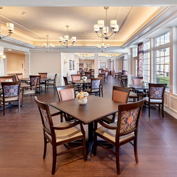 A community dining room at Brooklyn Pointe Assisted Living & Memory Care