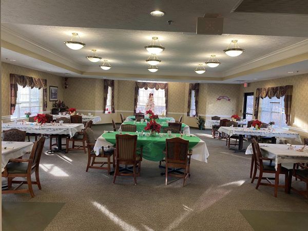 O’Neill Healthcare North Ridgeville's community dining room, decorated for Christmas