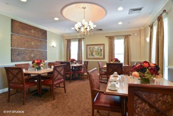 A dining area at The Woodlands of Shaker Heights
