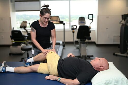 Kavod Senior Life Gym with a physical therapist working on a patient